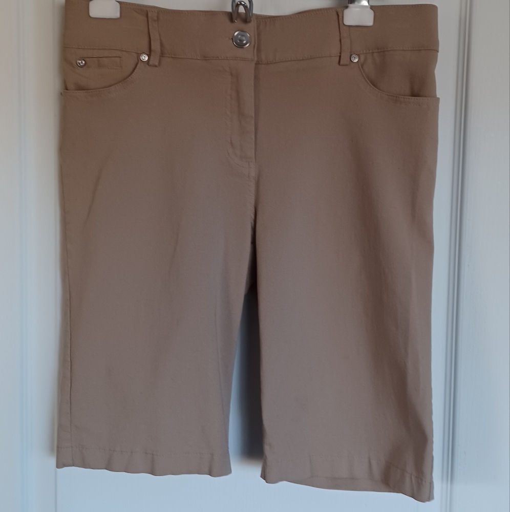 89TH + MADISON BERMUDA SHORTS SIZE 10 KHAKI RAYON/NYLON/SPANDEX GREAT CONDITION